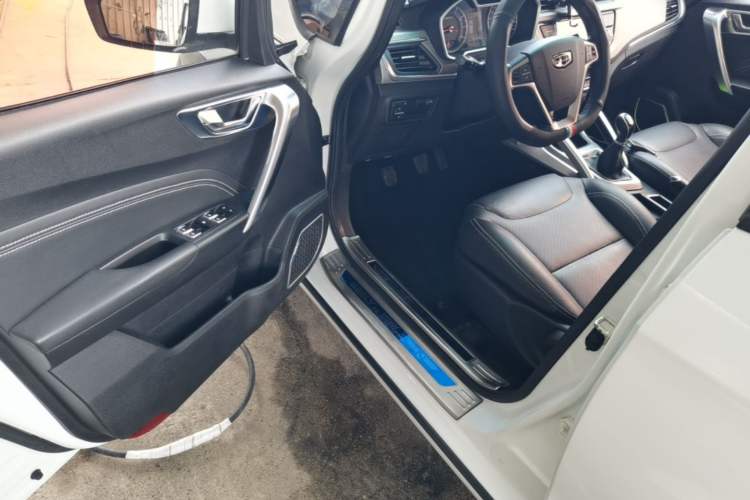 Used Geely Auto Vision X3 2017 1.5L Manual Elite Model Driver Seat