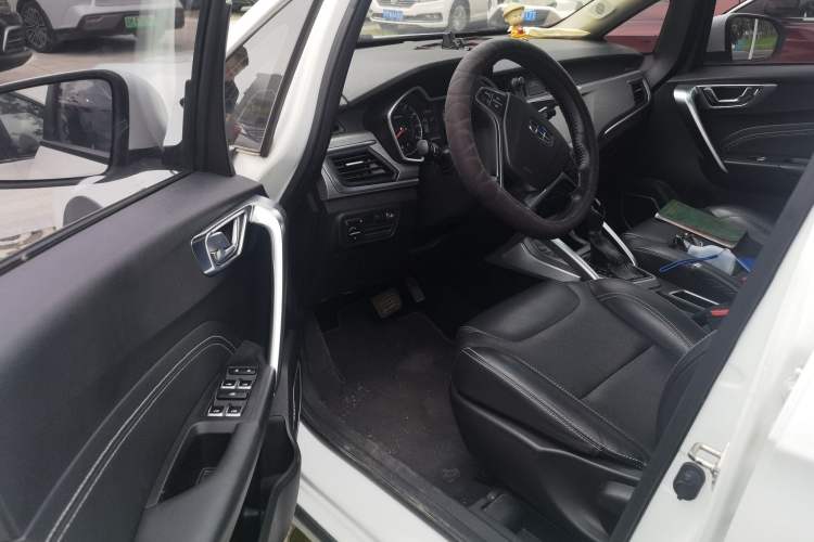 Used Geely Auto Vision X3 2017 1.5L Automatic Elite Model Driver Seat
