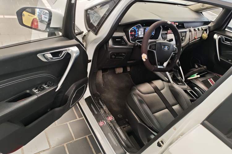 Used Geely Auto Vision X3 2017 1.5L Automatic Elite Model Driver Seat