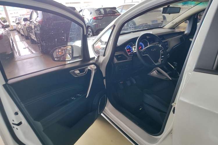 Used Geely Auto Vision X3 2017 1.5L Manual Elite Model Driver Seat
