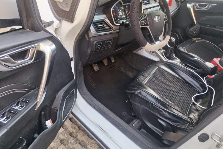 Used Geely Auto Vision X3 2017 1.5L Manual Luxury Model Driver Seat
