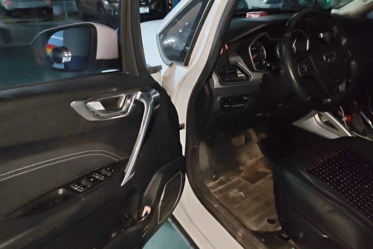 Used Geely Auto Vision X3 2017 1.5L Automatic Elite Model Driver Seat