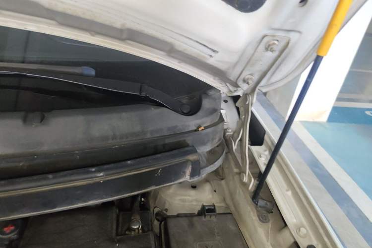 Used Geely Auto Vision X3 2017 1.5L Automatic Elite Model Engine Bay Left