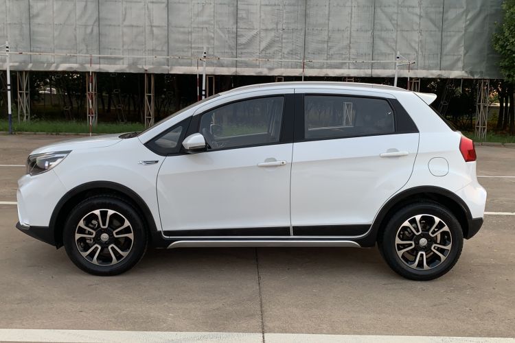 Used Geely Auto Vision X3 2017 1.5L Automatic Elite Model Exterior 2