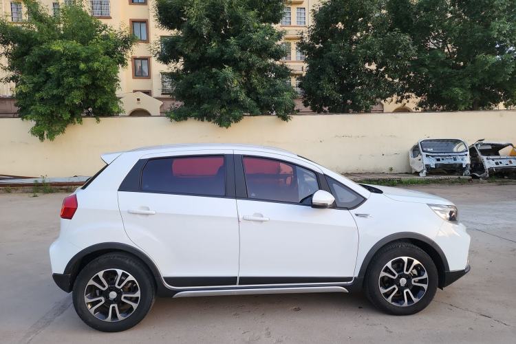 Used Geely Auto Vision X3 2017 1.5L Automatic Elite Model Exterior 2