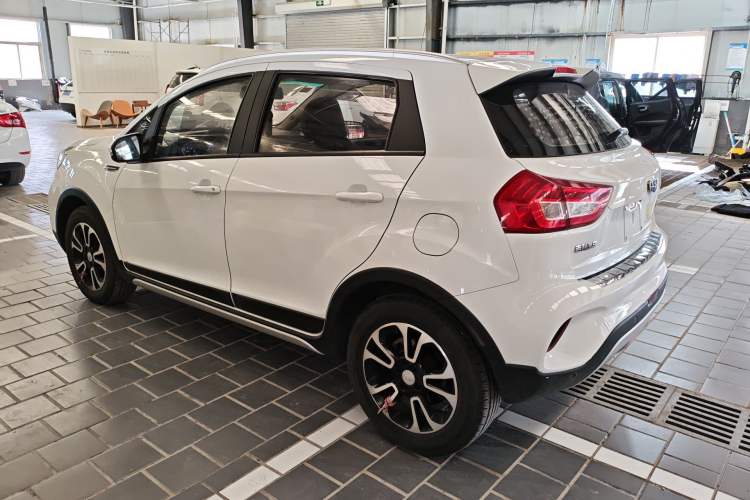 Used Geely Auto Vision X3 2017 1.5L Automatic Elite Model Exterior 2