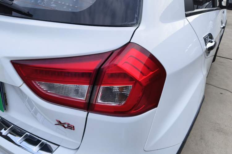 Used Geely Auto Vision X3 2017 1.5L Manual Luxury Model Exterior 3