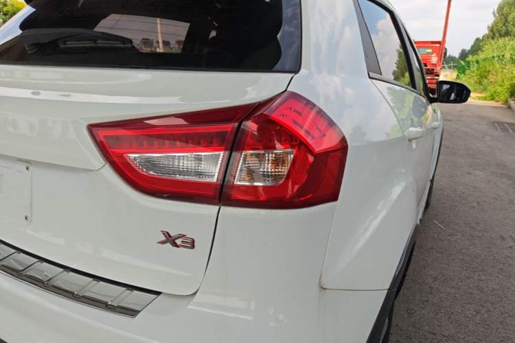 Used Geely Auto Vision X3 2017 1.5L Manual Elite Model Exterior 3