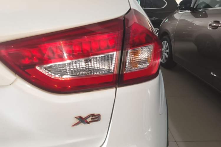 Used Geely Auto Vision X3 2017 1.5L Automatic Elite Model Exterior 3