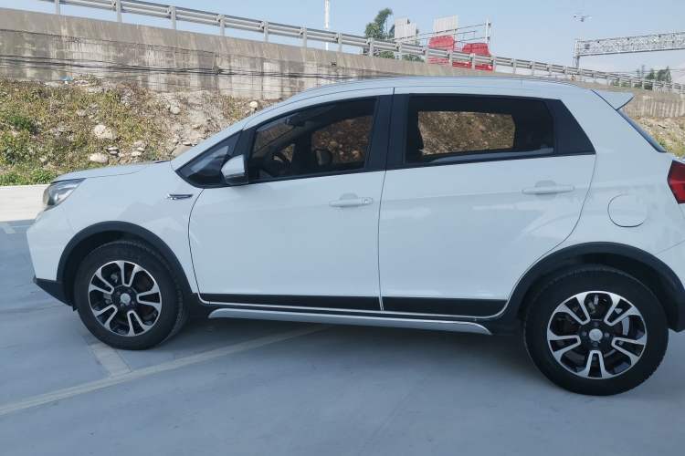 Used Geely Auto Vision X3 2017 1.5L Manual Elite Model Exterior 3
