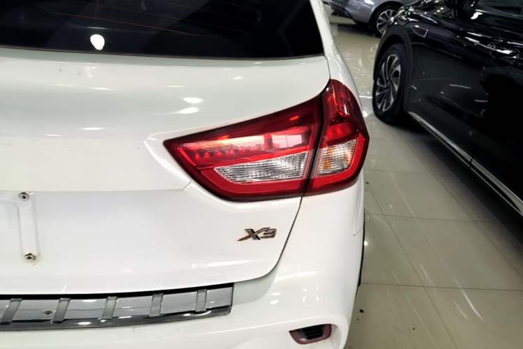 Used Geely Auto Vision X3 2017 1.5L Automatic Elite Model Exterior 3