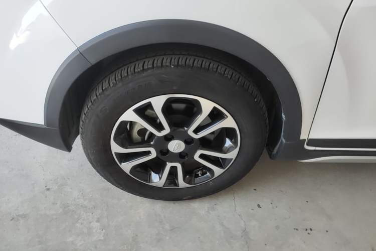 Used Geely Auto Vision X3 2017 1.5L Automatic Elite Model Exterior 4