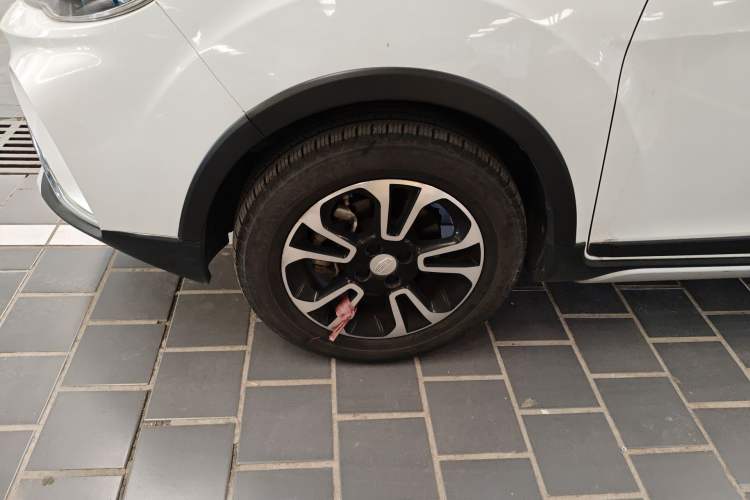 Used Geely Auto Vision X3 2017 1.5L Automatic Elite Model Exterior 4