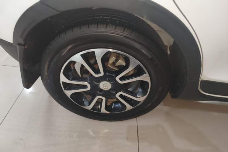 Used Geely Auto Vision X3 2017 1.5L Automatic Elite Model Exterior 5