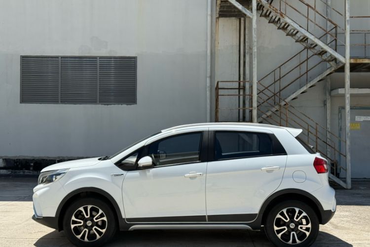 Used Geely Auto Vision X3 2017 1.5L Automatic Elite Model Exterior 6