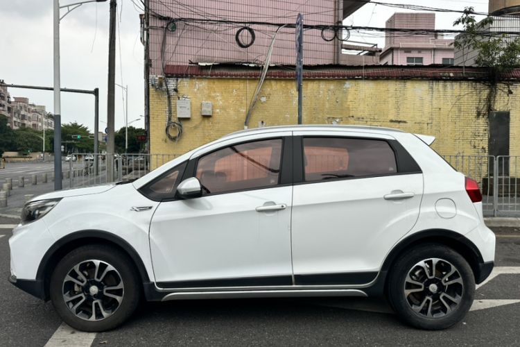 Used Geely Auto Vision X3 2017 1.5L Automatic Elite Model Exterior 8