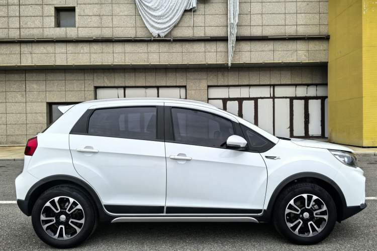 Used Geely Auto Vision X3 2017 1.5L Automatic Elite Model Exterior 9
