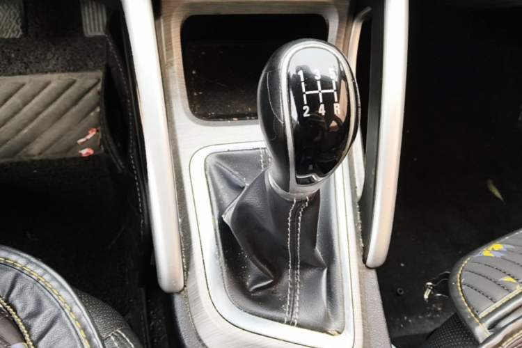Used Geely Auto Vision X3 2017 1.5L Manual Elite Model Gear Lever
