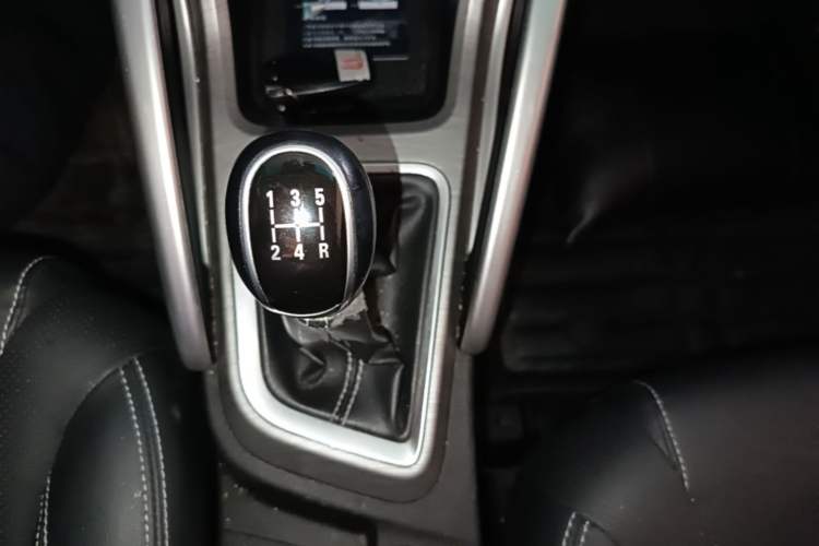 Used Geely Auto Vision X3 2017 1.5L Manual Luxury Model Gear Lever