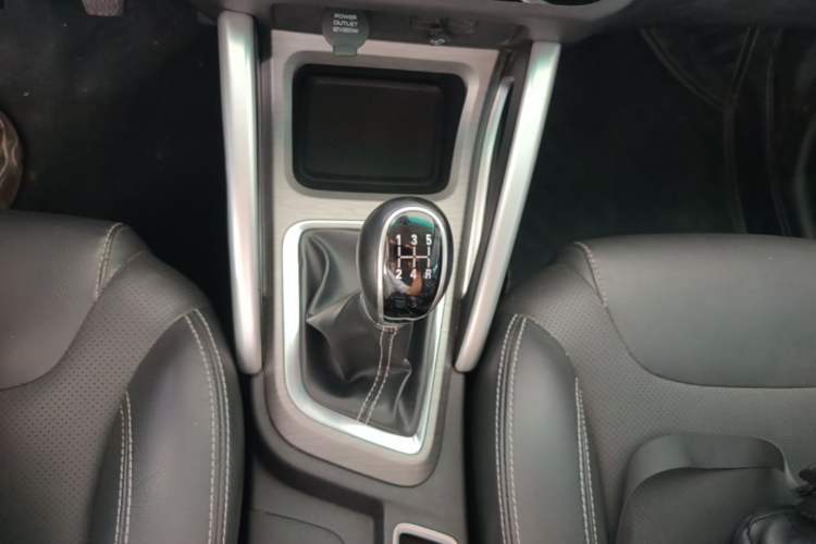 Used Geely Auto Vision X3 2017 1.5L Manual Luxury Model Gear Lever