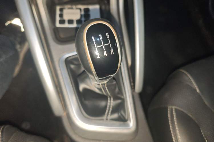Used Geely Auto Vision X3 2017 1.5L Manual Elite Model Gear Lever