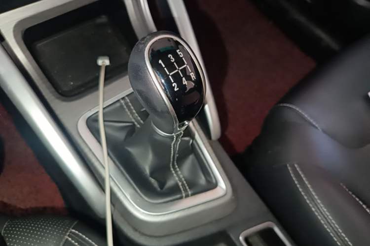 Used Geely Auto Vision X3 2017 1.5L Manual Luxury Model Gear Lever