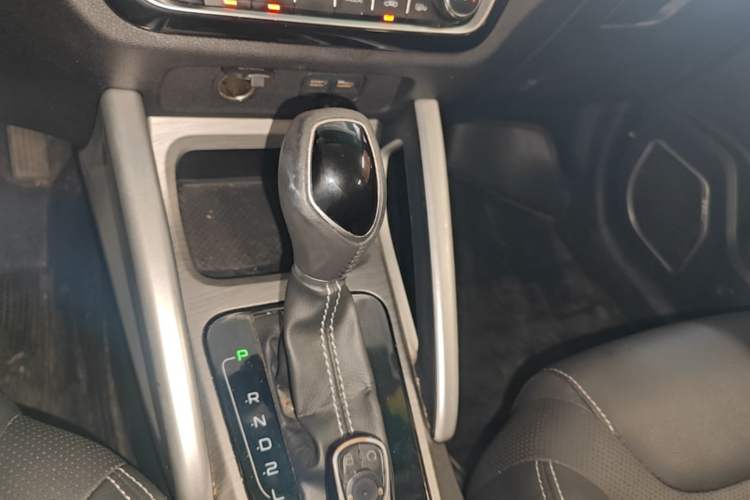 Used Geely Auto Vision X3 2017 1.5L Automatic Elite Model Gear Lever
