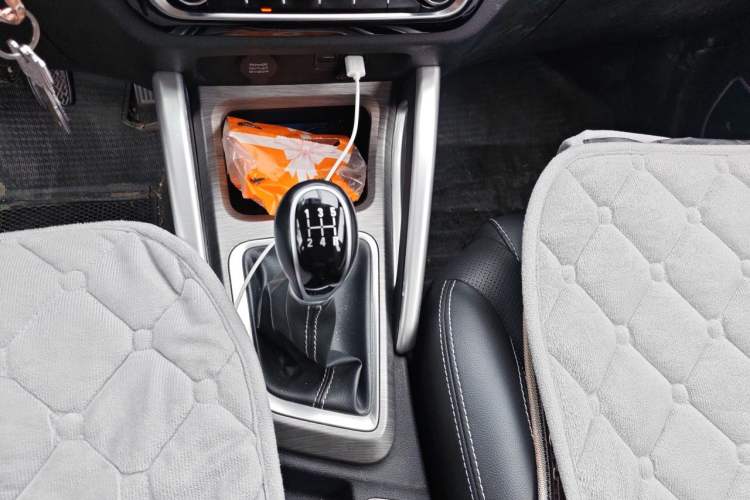 Used Geely Auto Vision X3 2017 1.5L Manual Luxury Model Gear Lever