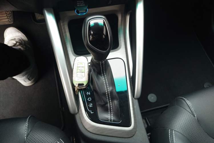 Used Geely Auto Vision X3 2017 1.5L Automatic Elite Model Gear Lever