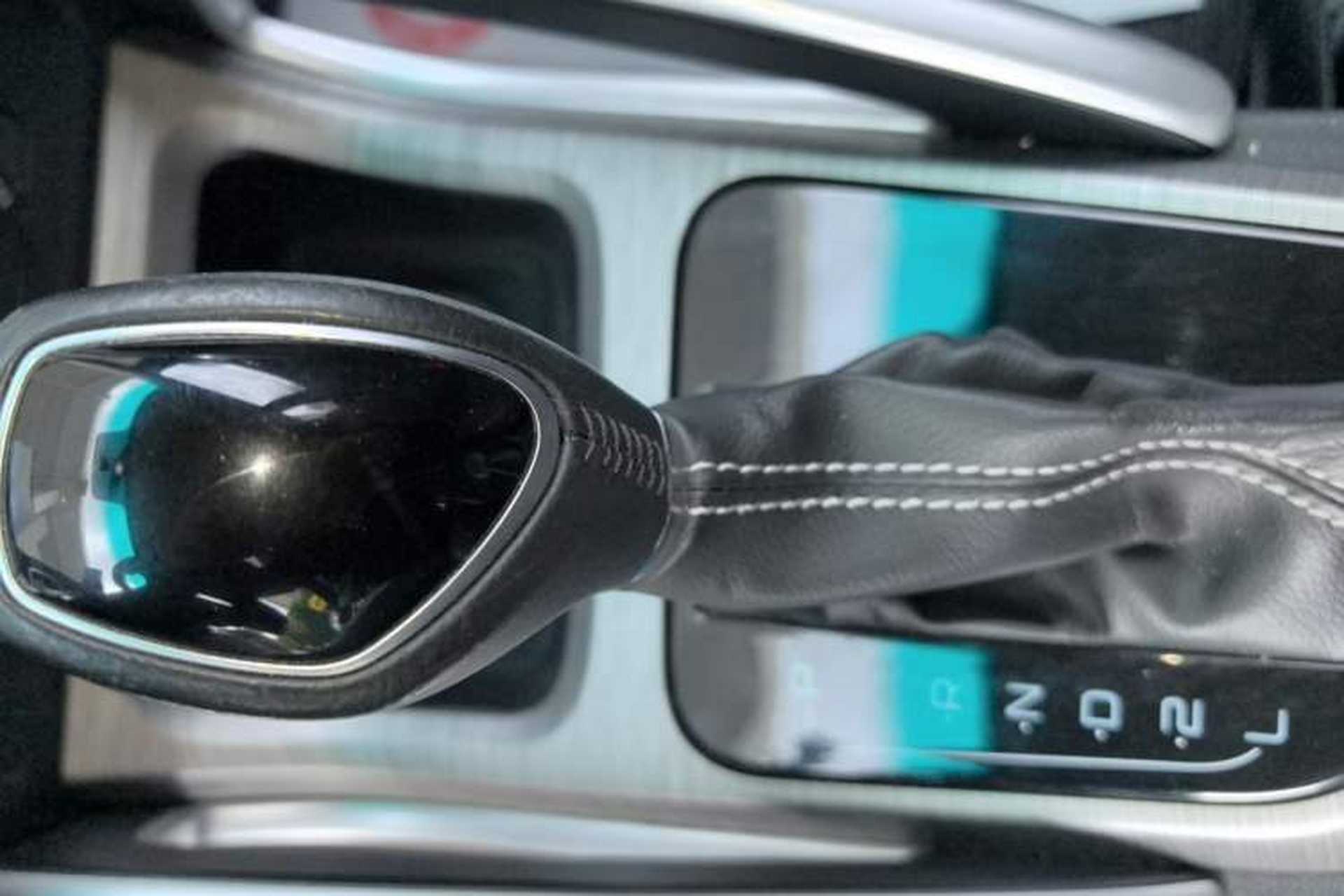 Used Geely Auto Vision X3 2017 1.5L Automatic Elite Model Gear Lever