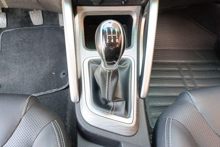 Used Geely Auto Vision X3 2017 1.5L Manual Luxury Model Gear Lever