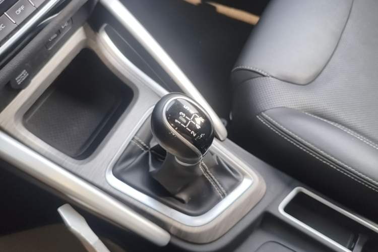 Used Geely Auto Vision X3 2017 1.5L Manual Luxury Model Gear Lever