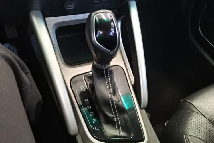 Used Geely Auto Vision X3 2017 1.5L Automatic Elite Model Gear Lever