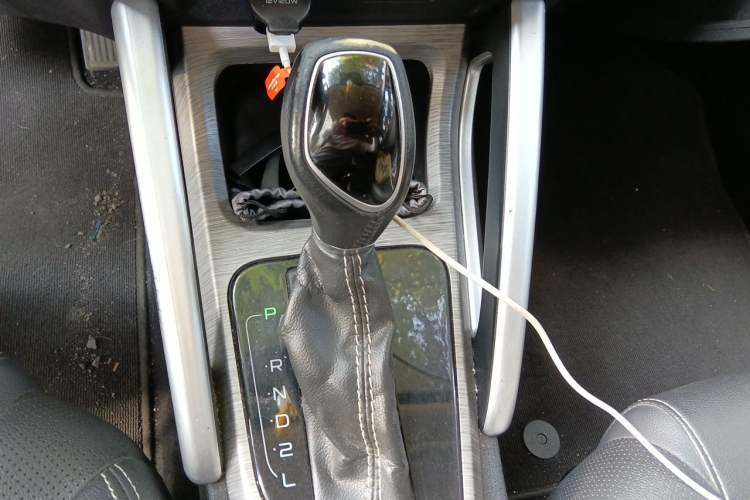 Used Geely Auto Vision X3 2017 1.5L Automatic Elite Model Gear Lever