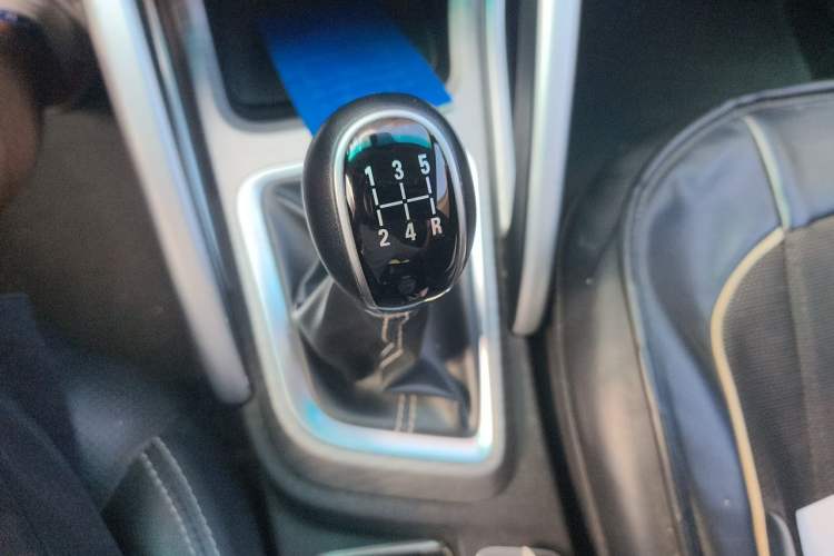 Used Geely Auto Vision X3 2017 1.5L Manual Luxury Model Gear Lever
