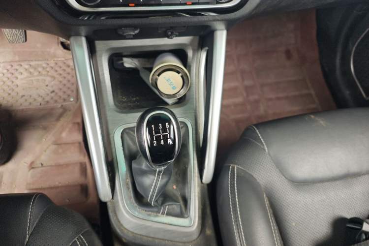 Used Geely Auto Vision X3 2017 1.5L Manual Luxury Model Gear Lever