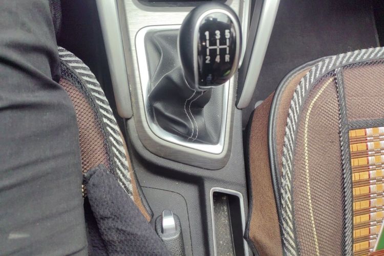 Used Geely Auto Vision X3 2017 1.5L Manual Elite Model Gear Lever