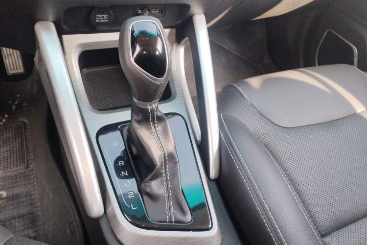 Used Geely Auto Vision X3 2017 1.5L Automatic Elite Model Gear Lever