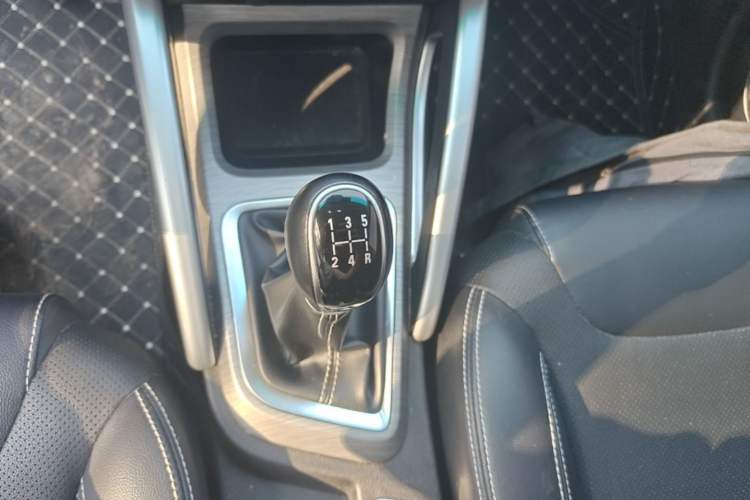 Used Geely Auto Vision X3 2017 1.5L Manual Luxury Model Gear Lever