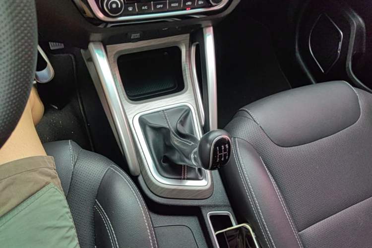 Used Geely Auto Vision X3 2017 1.5L Manual Luxury Model Gear Lever