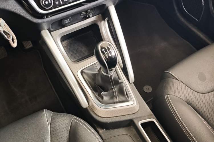 Used Geely Auto Vision X3 2017 1.5L Manual Luxury Model Gear Lever