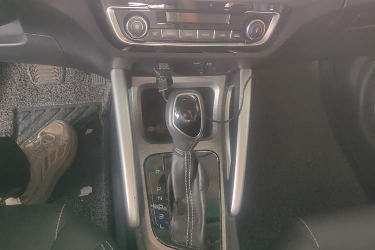 Used Geely Auto Vision X3 2017 1.5L Automatic Elite Model Gear Lever