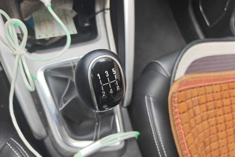 Used Geely Auto Vision X3 2017 1.5L Manual Elite Model Gear Lever