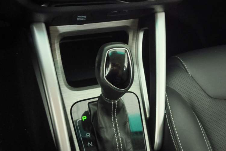 Used Geely Auto Vision X3 2017 1.5L Automatic Elite Model Gear Lever
