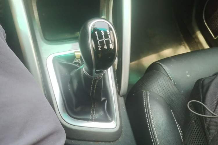 Used Geely Auto Vision X3 2017 1.5L Manual Elite Model Gear Lever
