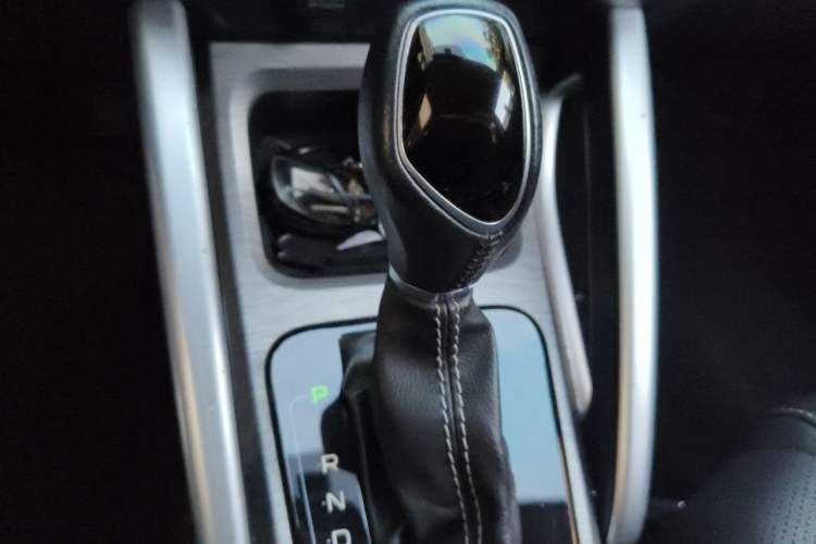 Used Geely Auto Vision X3 2017 1.5L Automatic Elite Model Gear Lever