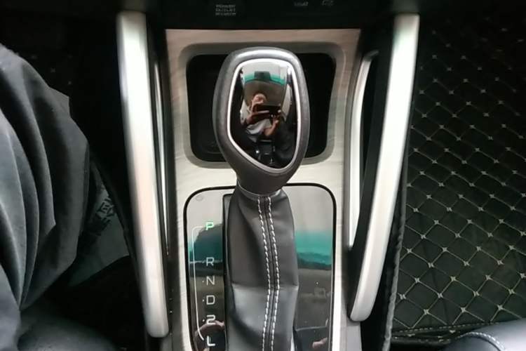 Used Geely Auto Vision X3 2017 1.5L Automatic Luxury Model Gear Lever