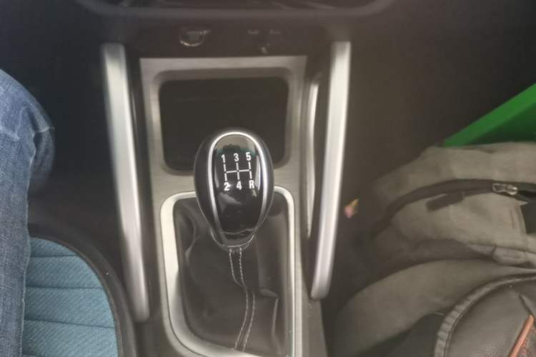 Used Geely Auto Vision X3 2017 1.5L Manual Elite Model Gear Lever