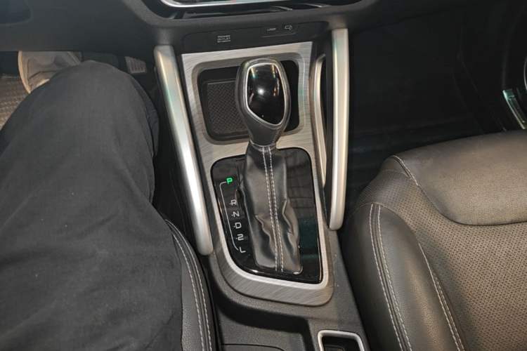 Used Geely Auto Vision X3 2017 1.5L Automatic Elite Model Gear Lever