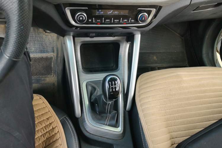 Used Geely Auto Vision X3 2017 1.5L Manual Luxury Model Gear Lever